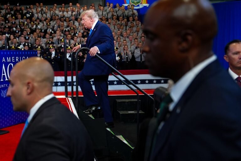 Secret Service failed to update protection policies for decades, report finds Secret Service failed to update protection policies for decades, report finds
